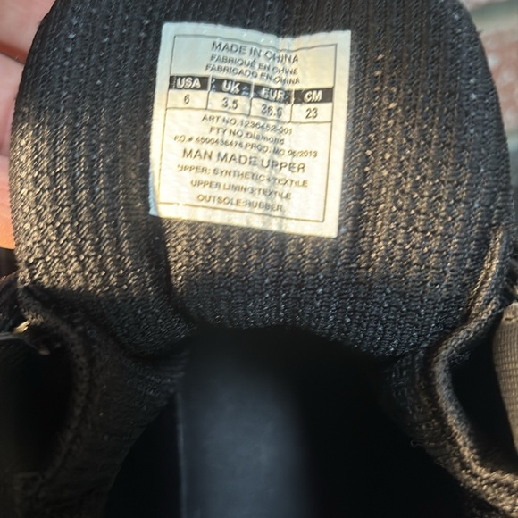 Black Under Armour lightweight Boots - Picture 5 of 6